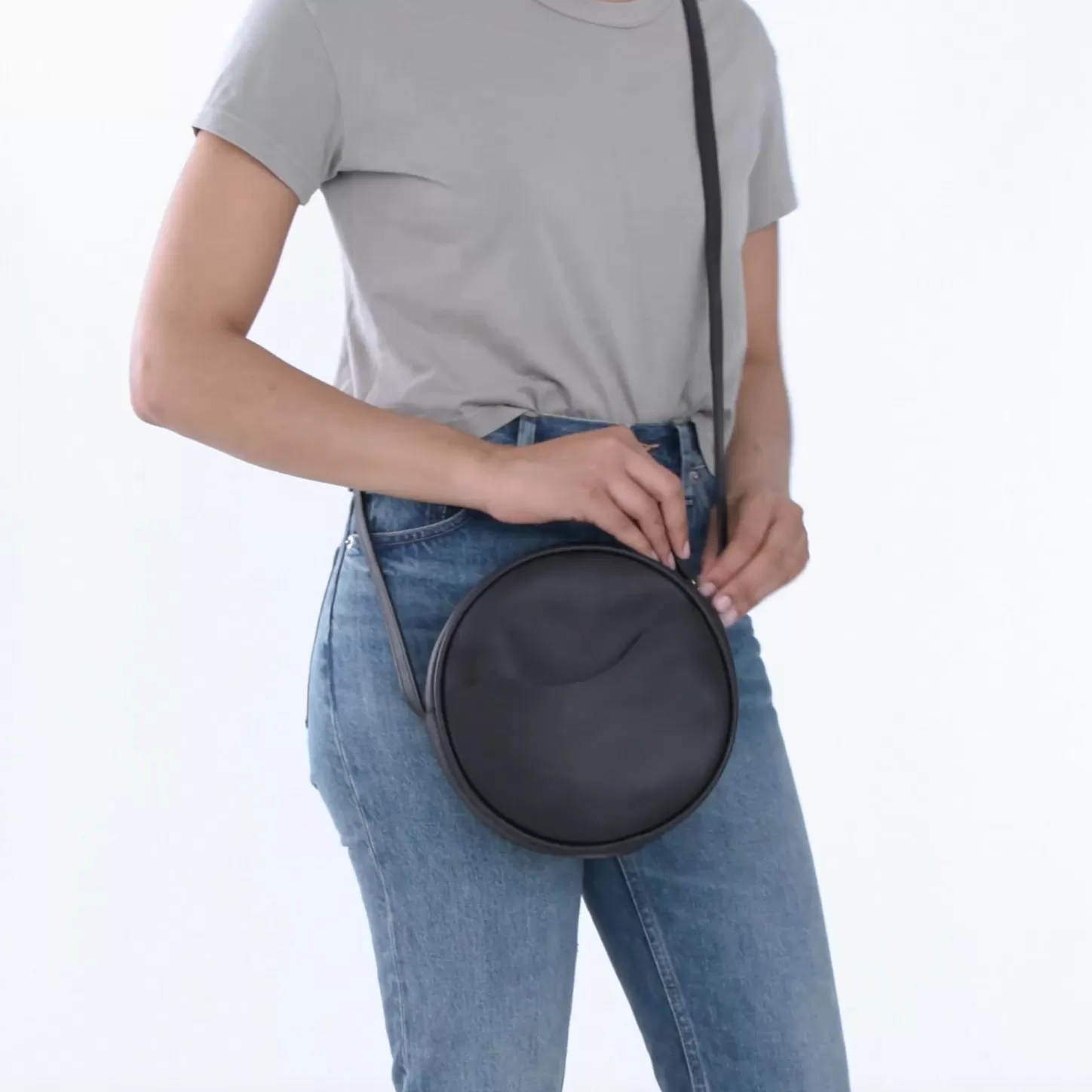 Bags & Wallets-Nisolo Carry-All Circle Crossbody Black