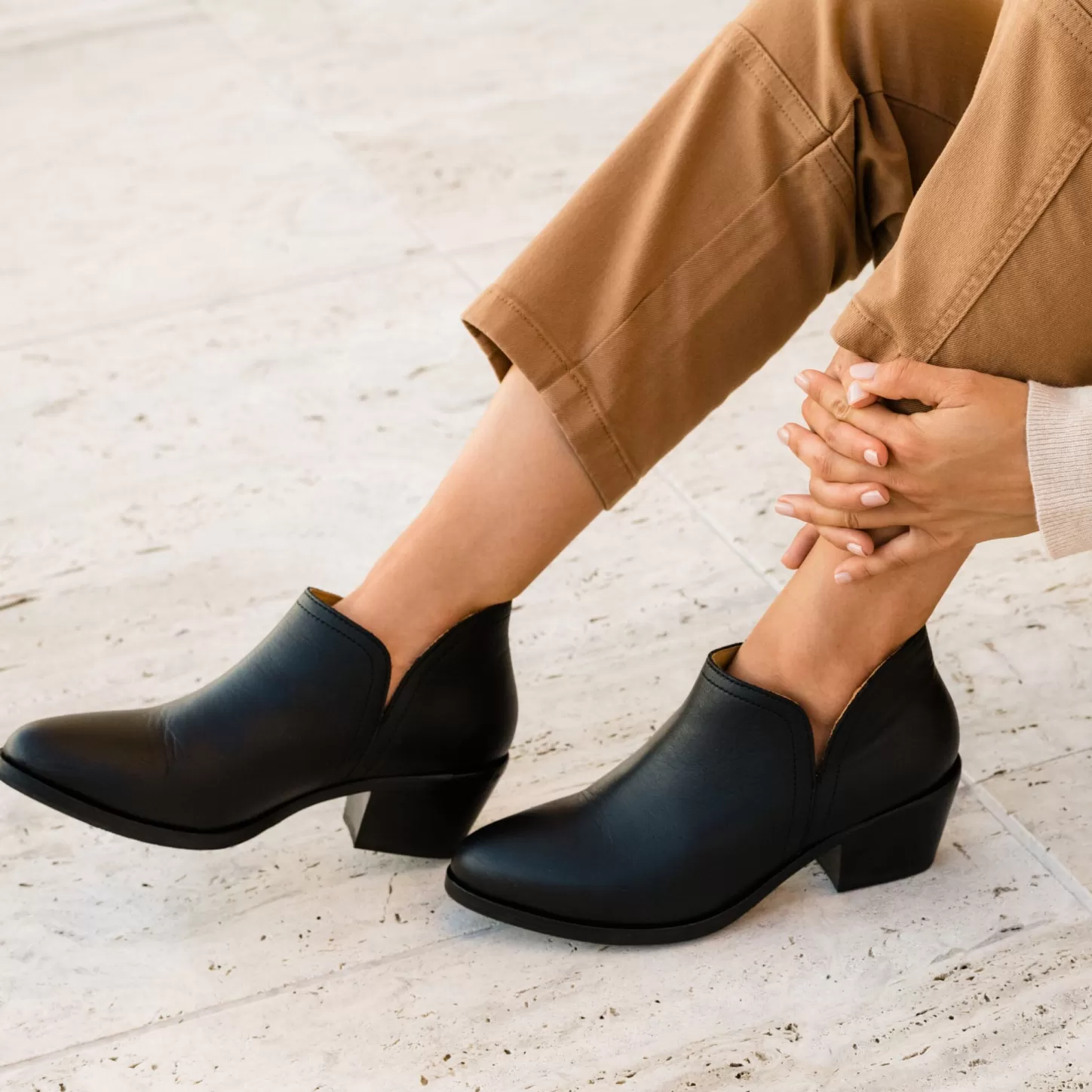 Boots-Nisolo Mia Everyday Ankle Bootie Black/Black